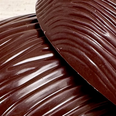 Chokoladeskal  med 6 store hjemmelavede Sv. Michelsen påskeæg ca. 235 gram