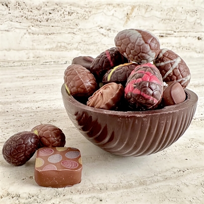 Chokoladeskal med 20 stk. Belgiske gourmet dessert og påskeæg ca. 334 gram