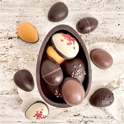 Chokoladeskal  med 7 store hjemmelavede Sv. Michelsen påskeæg ca. 284 gram
