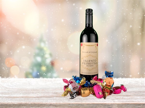 Skøn vin og chokoladegave med italiensk primitivo rødvin og 300 gram luksus chokoladeblanding 