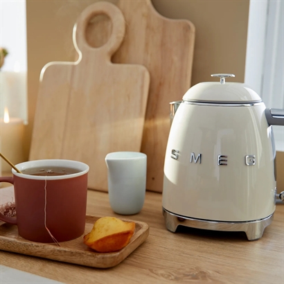 SMEG Elkedel 0,8 L. 3 farver - Vejledende udsalgspris 1199,- 