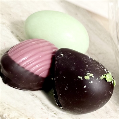 Chokoladeskal med 6 Danske Håndlavede Påskeæg og 4 Anton Berg fugleæg - 175 gram