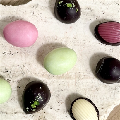 Chokoladeskal med 6 Danske Håndlavede Påskeæg og 4 Anton Berg fugleæg - 175 gram