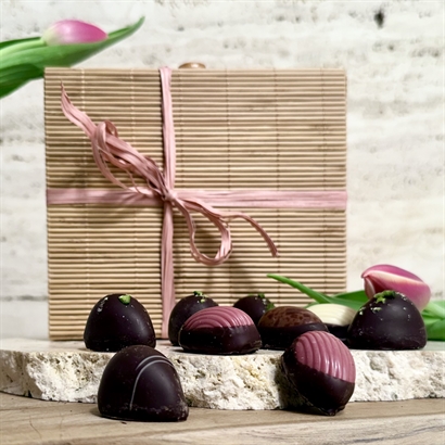 Bambusæske med 18 Danske Håndlavede Påskeæg