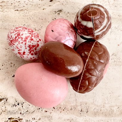 Påske chokolade Skal med Belgisk gourmet Chokolade & Luksus påskeblanding. Ca. 230 gram