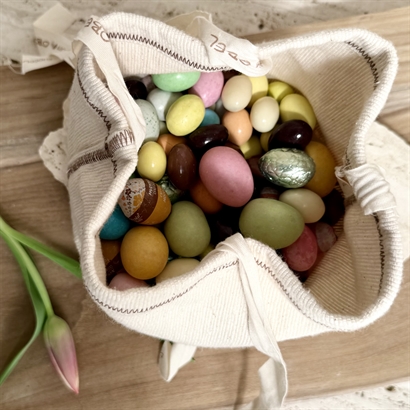 Rustik bomuldspose med Luksus Påskeblanding 600 gram