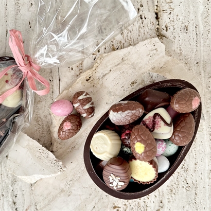 Chokolade Skal med Belgisk gourmet Chokolade & Luksus påskeblanding. Ca. 350 gram
