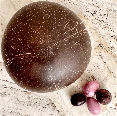 Kokosskal skål håndslebet med 500 gram luksus påskeblanding