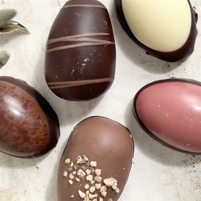 Rustik bomuldspose med Danske påskeæg, Påskeblanding, Bagsværd lakrids, snacks og frøbombe