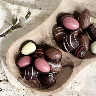 Chokoladeskal med 10 Danske Håndlavede Påskeæg - 155 gram