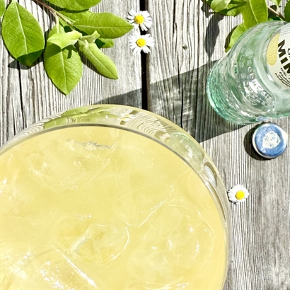 Bambusæske med Alkoholfri Mimosa, Italienske Amalfimandler og Salte Mandler.
