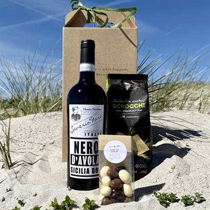 Sommergave med Siciliansk rødvin, Italienske chokolademandler og rosmarin kiks