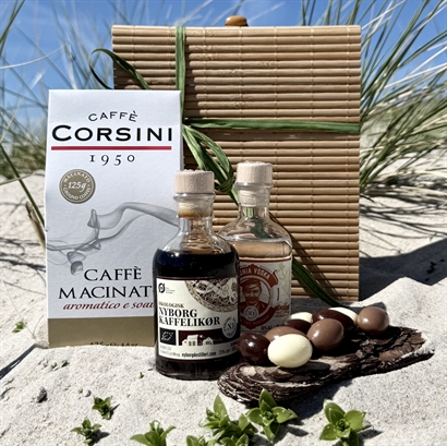 Luksus Espresso Martini Cocktail Sommergave med chokolademandler leveret i bambusæske