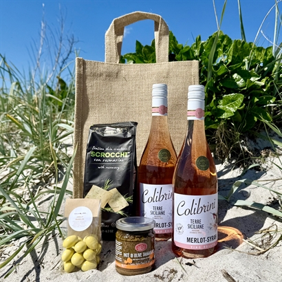 Sommergave med 2 flasker rosé og lækkerier til en hyggelig picnic