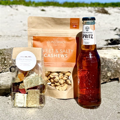 Alkoholfri Sommergave med rød spritz , Italiensk chokolade og snacks 