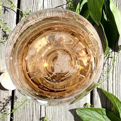 Sommergave med 2 flasker rosé og lækkerier til en hyggelig picnic