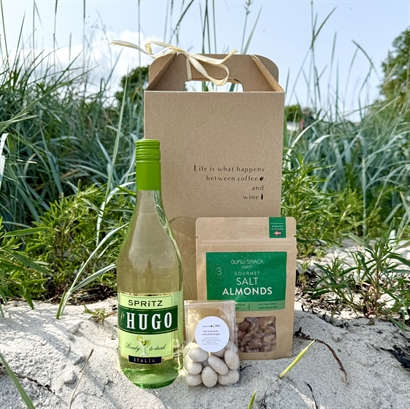 Hugo Spritz med Lækre Snacks - Sommergave der smager af Italien