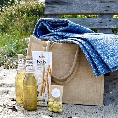 Sommergave alkoholfri med Bloomingville strandtæppe, ice tea og snacks