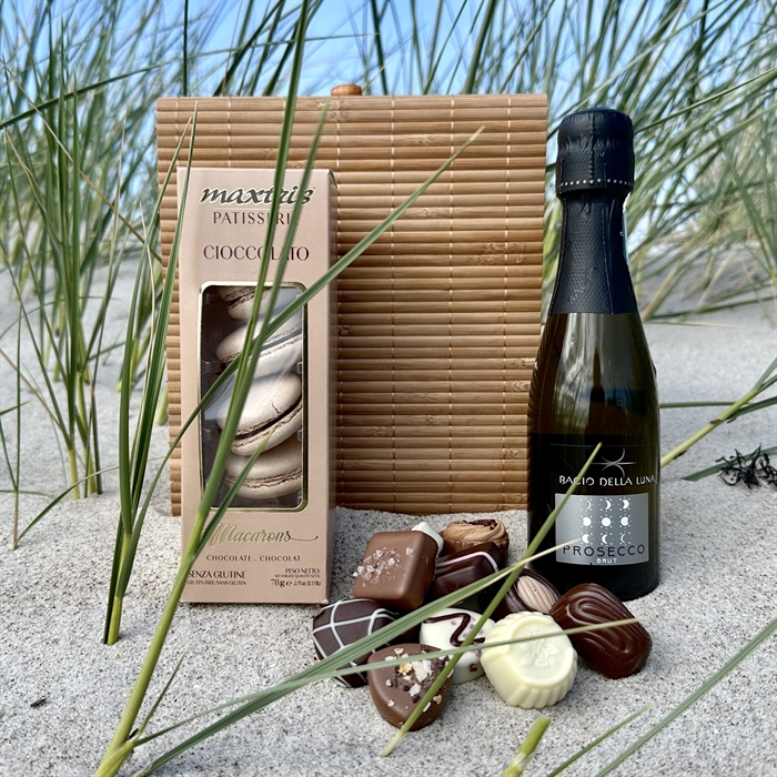 Bambus æske med 1 mini Prosecco, Belgiske gourmet dessertchokolader og macarons