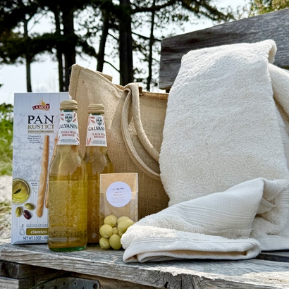 Alkoholfri sommergave - Ice Tea, Snacks og 2 strandhåndklæder i Jute strandnet