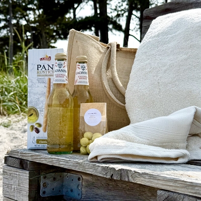 Alkoholfri sommergave - Ice Tea, Snacks og 2 strandhåndklæder i Jute strandnet