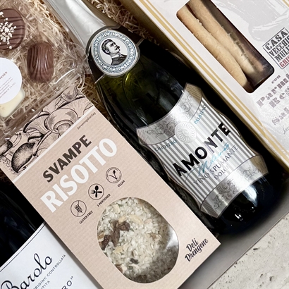 Luksuskurv med Barolo, chokolade, risotto og snacks.