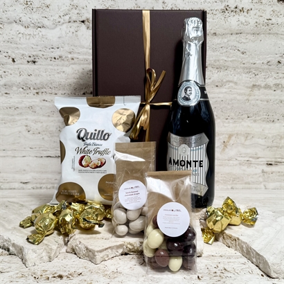 Gavekurv med italiensk Spumante, snacks og chokolade