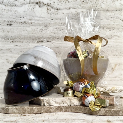 Bloomingville mixed Stentøj Skål med 250 gram Luksus Chokoladeblanding.