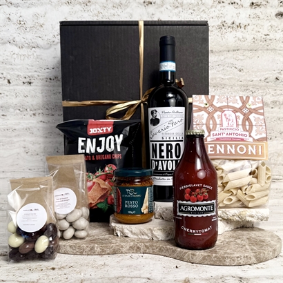 Gavekurv med Pasta kit, italiensk rødvin og delikatesser