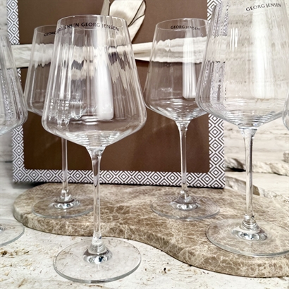 Luksuskurv med Georg Jensen hvidvinsglas, Hvidvin og delikatesser