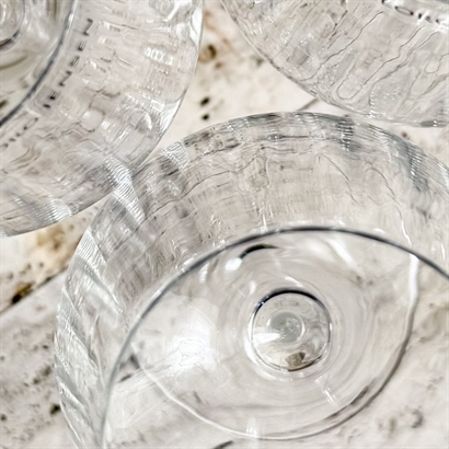 Luksuskurv med Georg Jensen hvidvinsglas, Luksus hvidvin og delikatesser