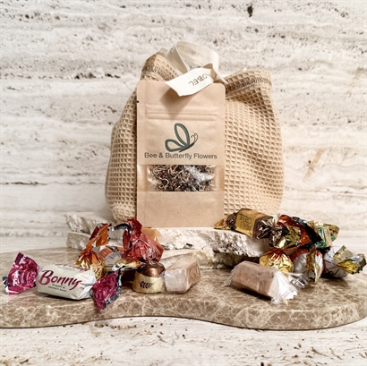Meningsfuld gave - Bomuldspose med blomstereng og Luksus Chokoladeblanding 900 gram