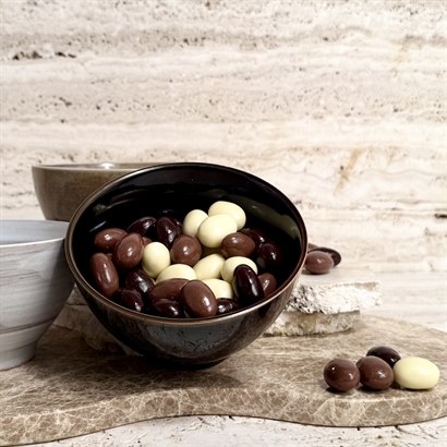 Bloomingville mixed Stentøj Skål med 300 gram Italienske Chokolademandler.
