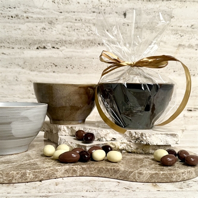Bloomingville mixed Stentøj Skål med 300 gram Italienske Chokolademandler.