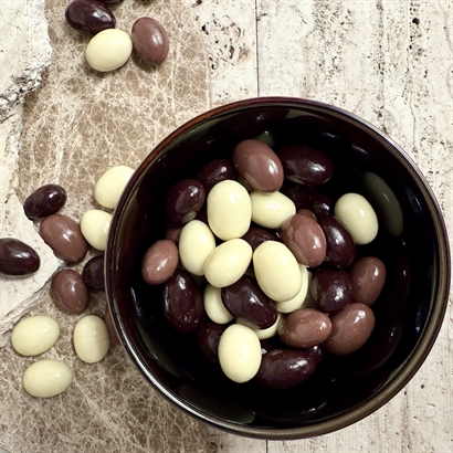 Bloomingville mixed Stentøj Skål med 300 gram Italienske Chokolademandler.