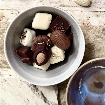 Bloomingville mixed Stentøj Skål med 20 Belgiske Gourmet Dessertchokolader