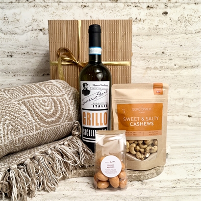 Bloomingville Plaid i bambusæske med Hvidvin og Snacks