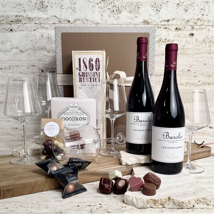 Luksuskurv med Georg Jensen rødvinsglas, 2 flasker Barolo 2017 og delikatesser