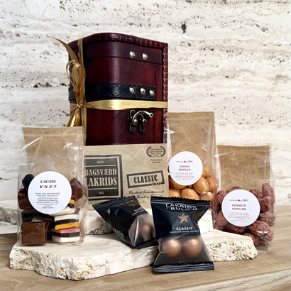 Skattekiste med brændte mandler, lakridskonfekt & Lakrids by Bülow