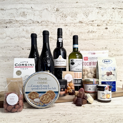 Kæmpe julekurv med alt hvad hjertet begærer. Delikatesser vin, portvin, delikatesser, lakrids og chokolade