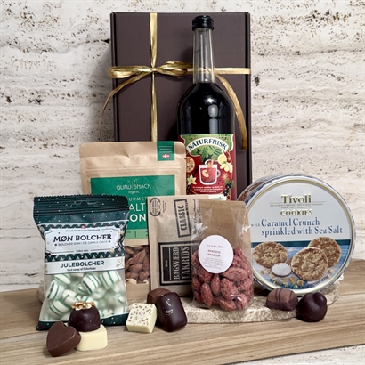 Alkoholfri dansk firmagavekurv med Gløgg, delikatesser, lakrids og chokolade