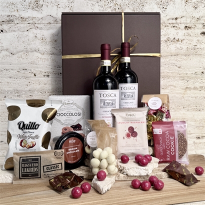 Firmagave med 2 flasker Chianti rødvin, Bagsværd, snacks og chokolade