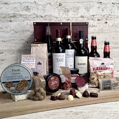 Dansk & Dejlig - Kæmpe skattekiste med øl, portvin, vin, salami, flæskesvær og masser af godter