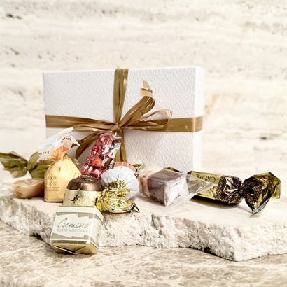 Luksus chokoladeblanding - 100 gram i præget hvid æske