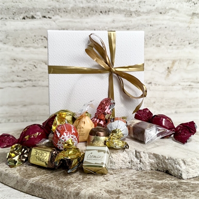 Luksus chokoladeblanding - 200 gram i præget hvid æske