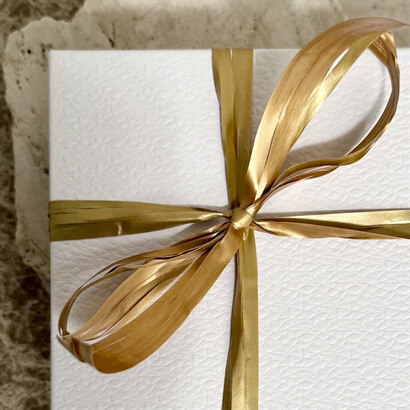 Luksus chokoladeblanding - 200 gram i præget hvid æske