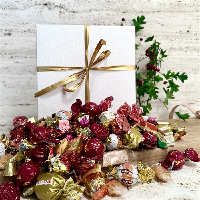 Luksus chokoladeblanding - 1000 gram i præget hvid æske