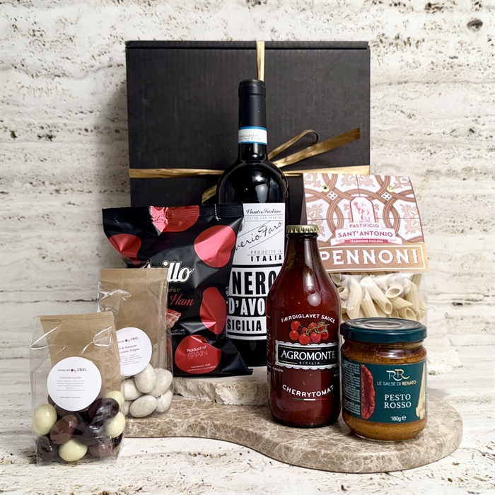 Gavekurv med Pasta kit, italiensk rødvin og delikatesser