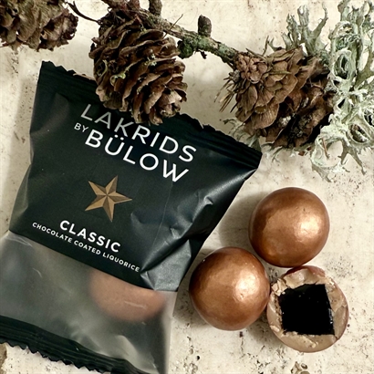 Luksuskurv med Georg Jensen rødvinsglas, 2 flasker Barolo 2017 og delikatesser