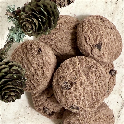 Gavekurv med delikatesser, vin og søde fristelser – en gave der glæder